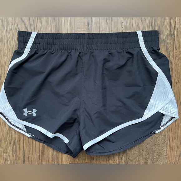 UNDER ARMOUR YOUTH Girls Running Shorts Black Reflective Trim Size YMD - Picture 2 of 9